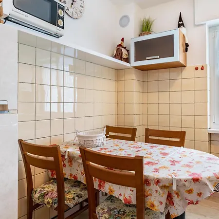 Apartment House Cuel Milena - Yellow *